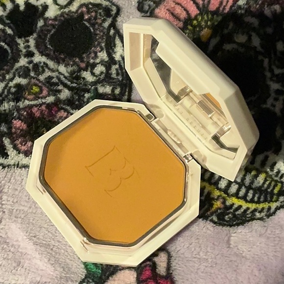 FENTY 400 PRO FILT'R SOFT MATTE POWDER FOUNDATION - Picture 7 of 7